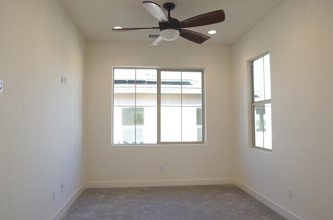 Building Photo - 36016 Franklin Dr