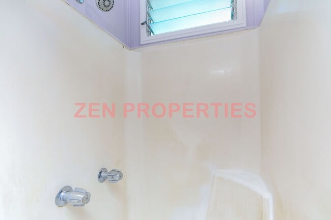 Building Photo - quaint studio cottage for rent in Manoa)