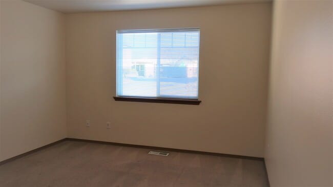 Building Photo - 60 Beacon Dr