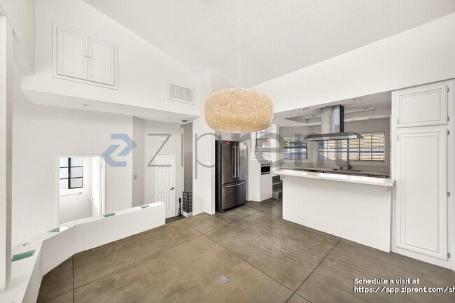 Building Photo - 2021 Carnegie Ln