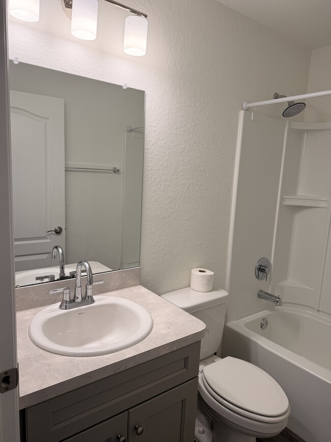 Building Photo - 281 Arbuthnot St