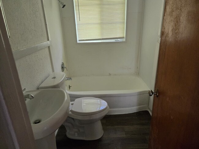 Building Photo - 2826 Oak Forest Dr
