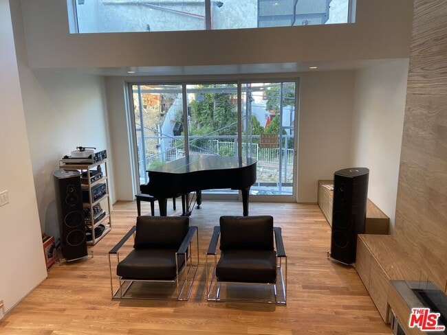 Building Photo - 444 W Avenue 37