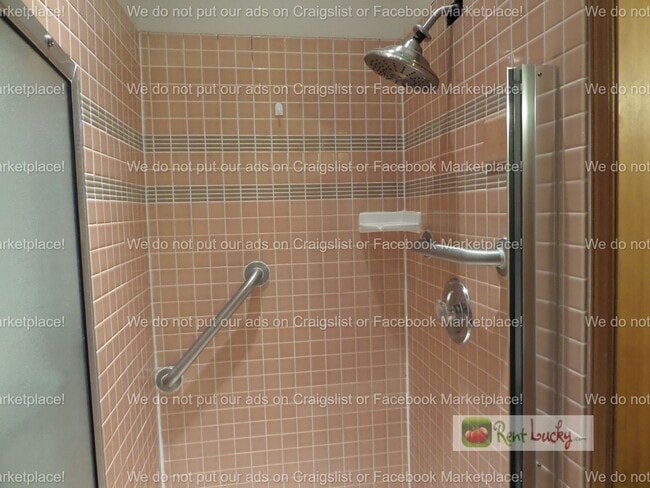 Building Photo - INCREDIBLE VIEWS!! Large 2-Bedroom + Den Duplex with 3-Car Garage in Fantastic Federal Way Neighb...