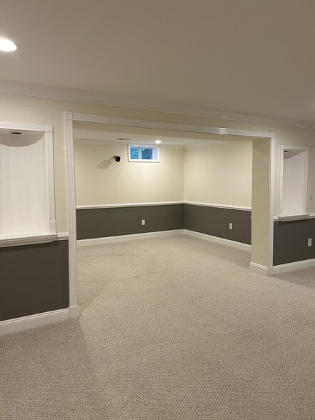 Large sitting area - 9809 Hammer Ln