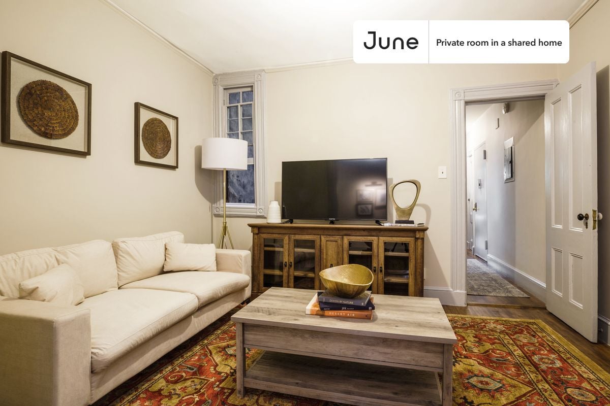 Building Photo - Room in Shared 5 bed/1 bath home in Hell's Kitchen
