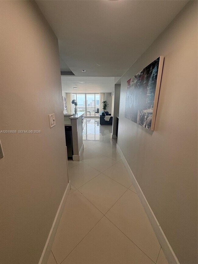 Building Photo - 1717 N Bayshore Dr