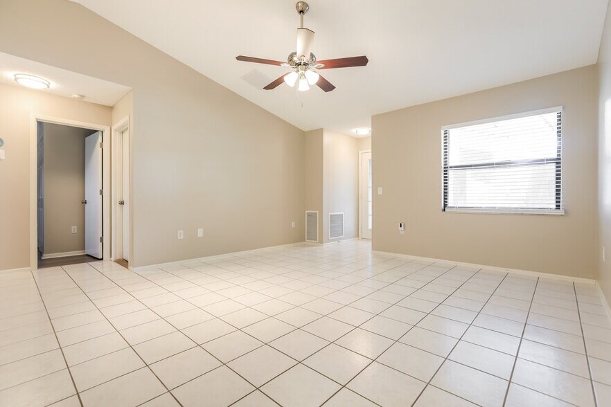 Building Photo - 1545 Deer Hollow Blvd
