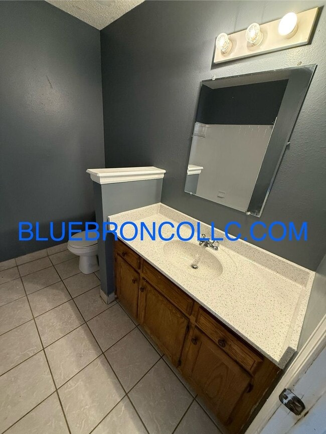 Building Photo - Great unit for a great price. won't last long!