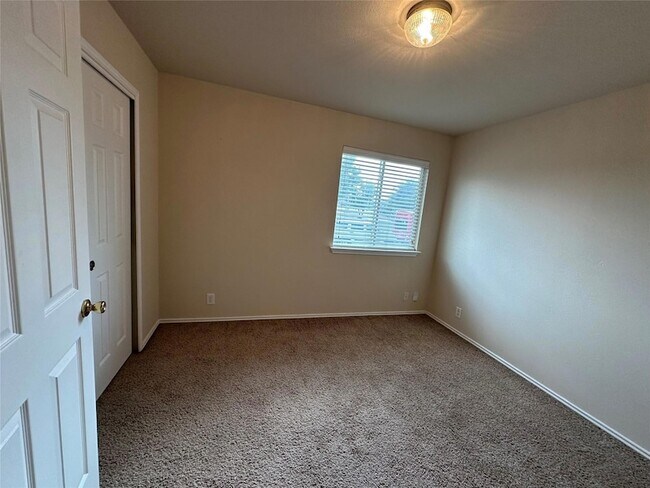 Building Photo - 18520 Mammoth Cave Blvd