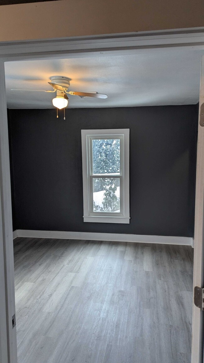 Building Photo - 812 E 3rd St