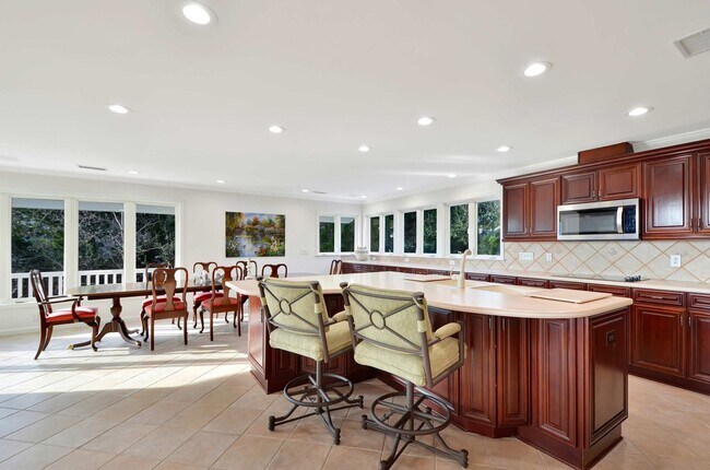 Building Photo - Solita @ 2 Sand Dollar Lane