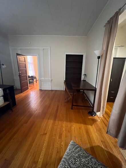 Building Photo - 206 Schuyler Pl