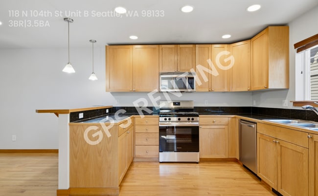 Building Photo - 118 N 104th St