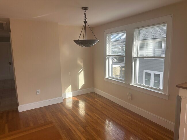 Building Photo - 57 Linwood St