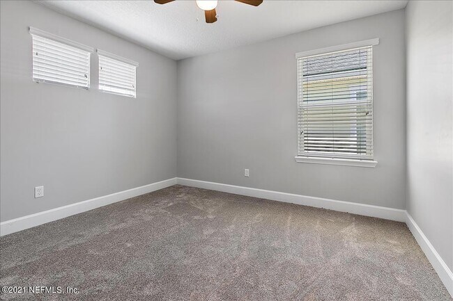 Building Photo - 1021 Seaside Dr N