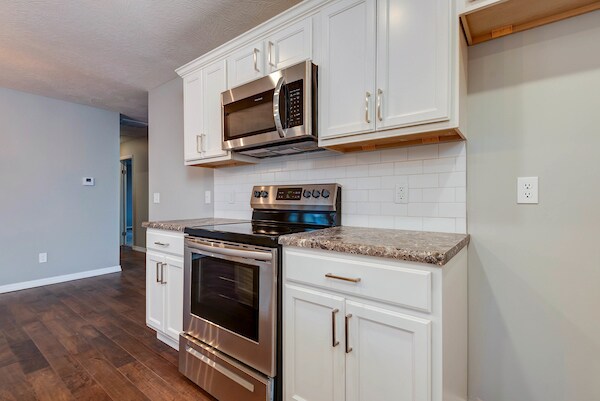 Building Photo - 3128 S Pinehurst Ave