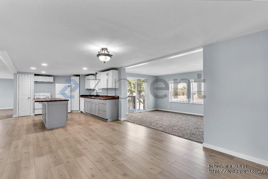 Building Photo - 1615 E 90th St S