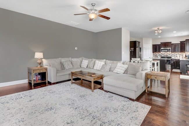 Building Photo - STUNNING & SPACIOUS 4 BR | 2.5 BA 2-Story *Pikeville School District*