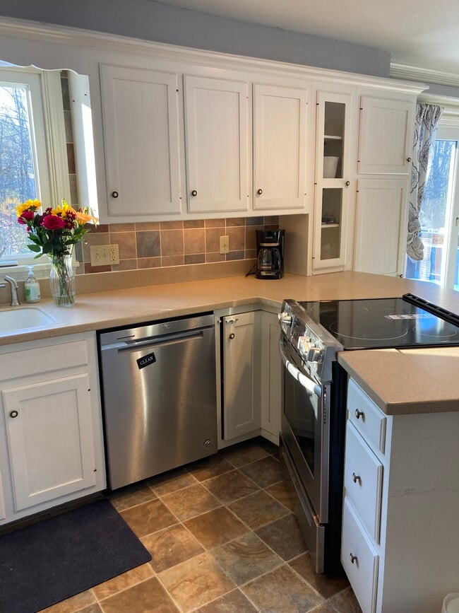 Building Photo - 20 Mary St