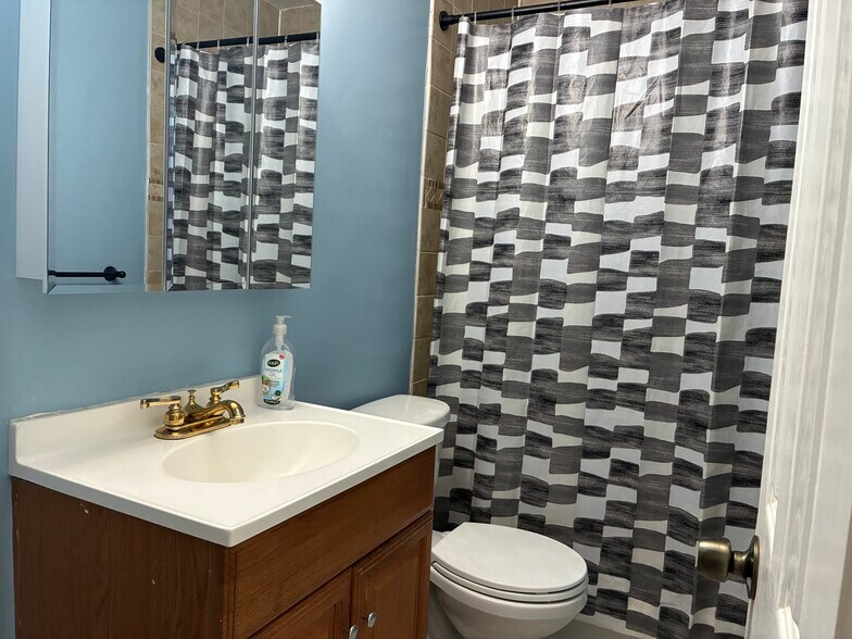 MAIN LEVEL RESTROOM - 5112 Hollywood Rd