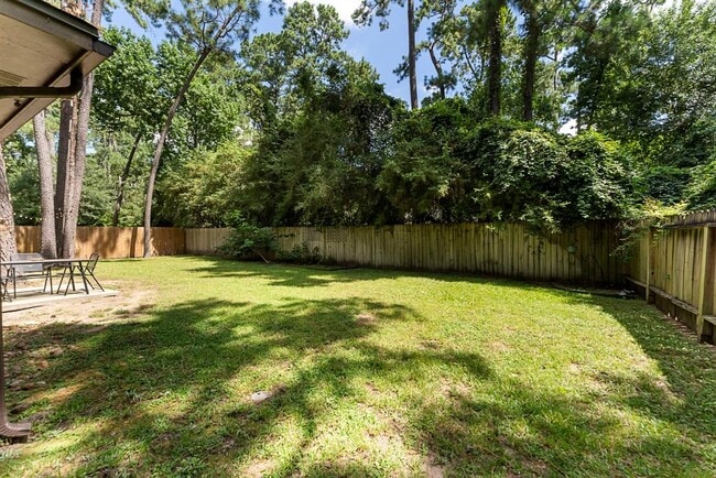 Building Photo - 8 Fallenstone Dr