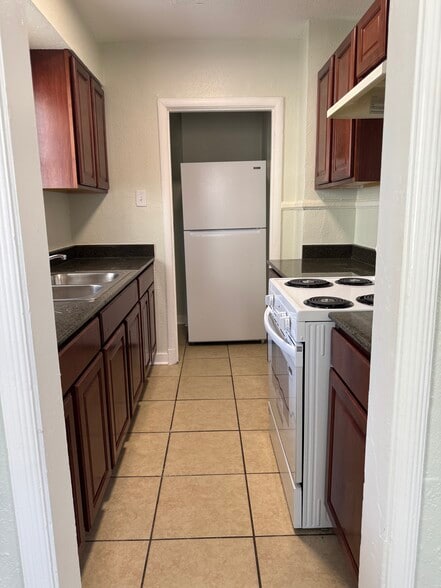 Kitchen - 1543 Jackson Ave