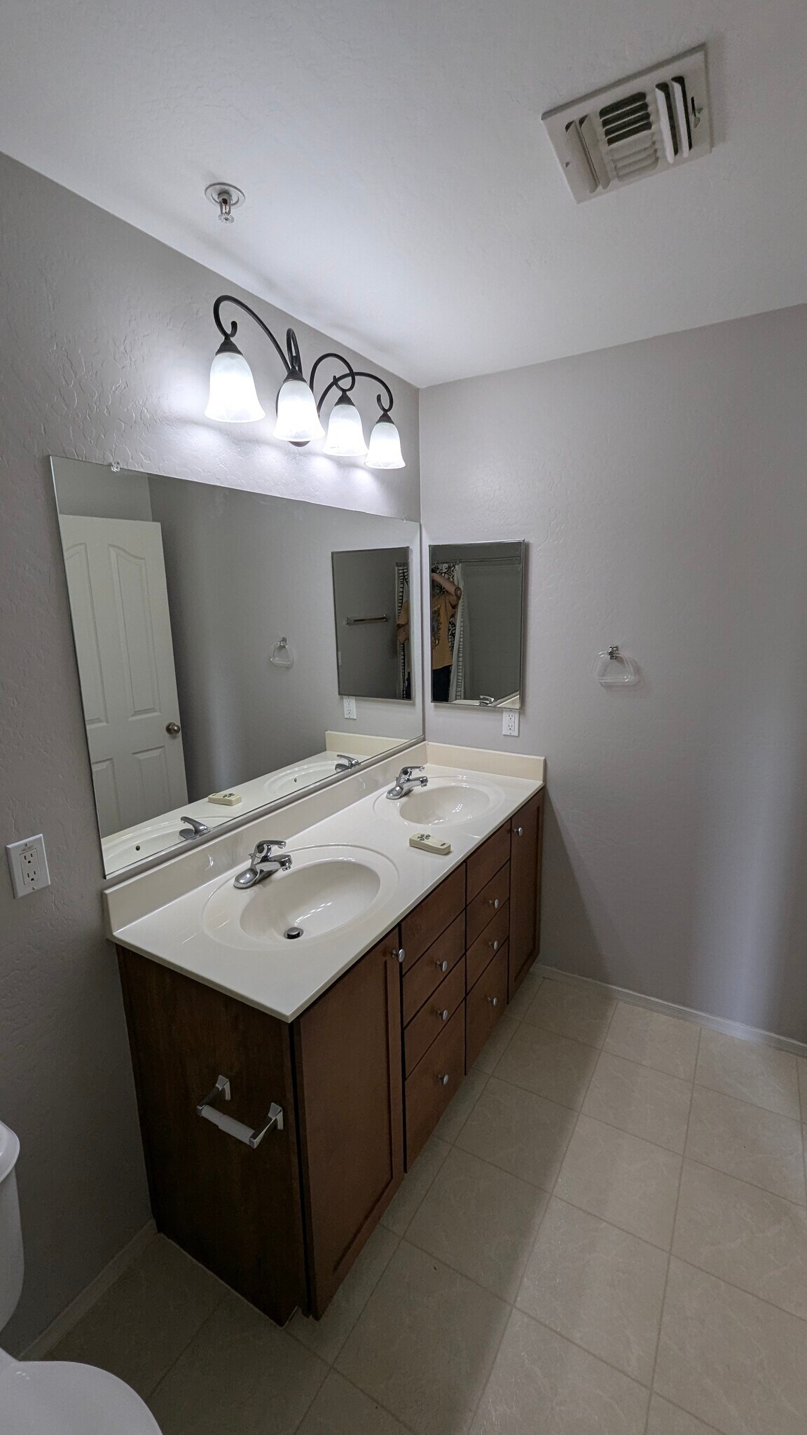 Main room ensuite bathroom - 7535 S 30th Run