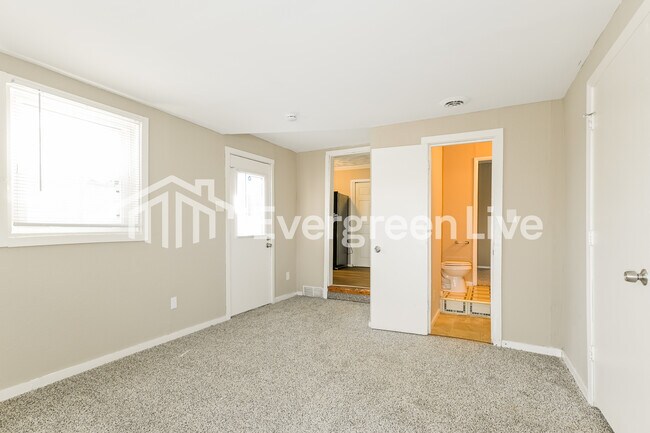 Building Photo - 13 St Benedict Ct