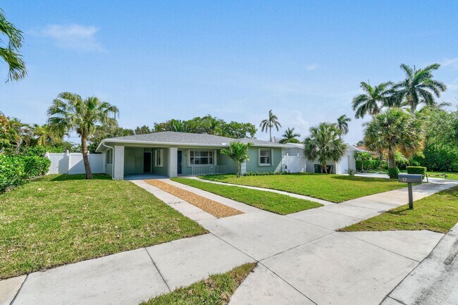 Building Photo - Beautifully maintained 2-bed/2-bath single-family residence is available for rent in one of West ...