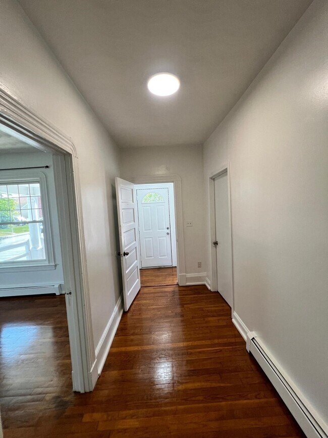 Building Photo - 58 Standish St