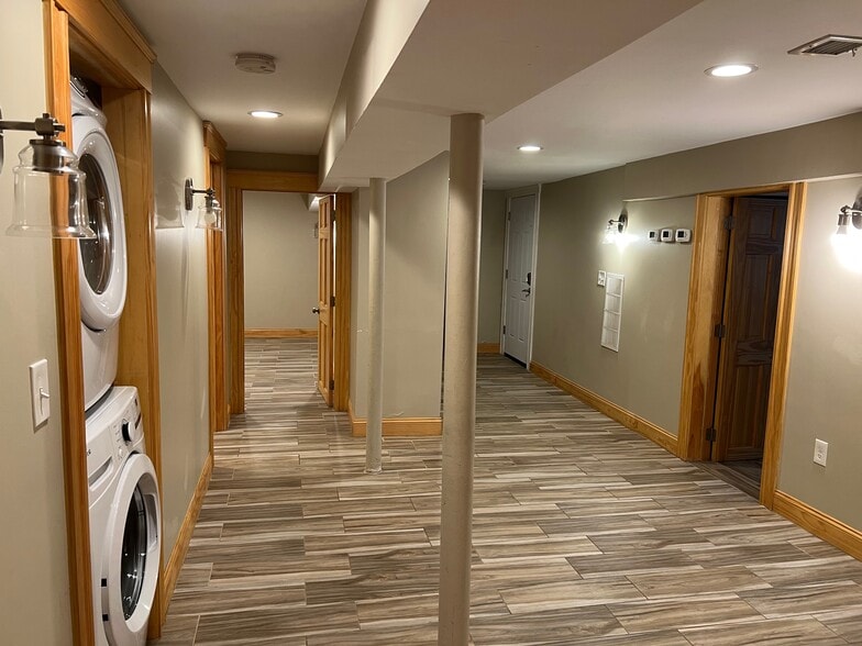 Building Photo - 152 Winchester St