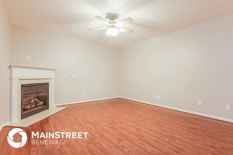 Building Photo - 235 River Hills Dr