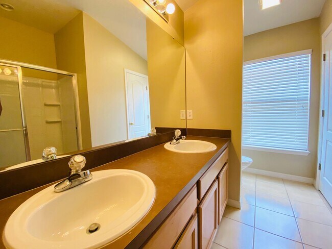 Building Photo - 3BD / 2.5BA Carriage Home