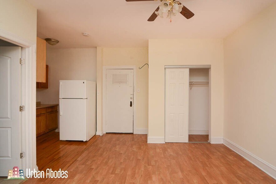 Building Photo - 4852 N Damen Ave