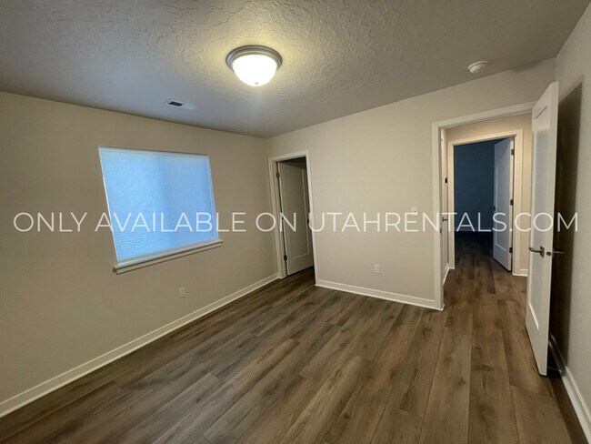 Building Photo - 802 E 1400 S