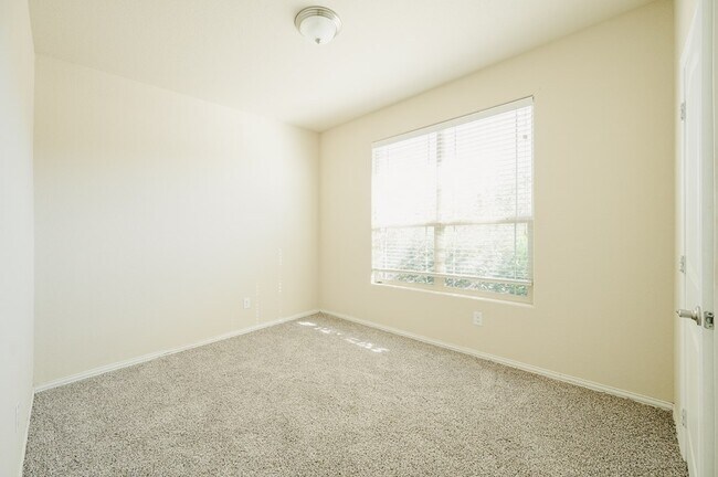 Building Photo - 6919 Kate Reed Dr