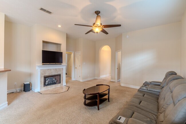 Building Photo - 8395 Ivy Mill Way