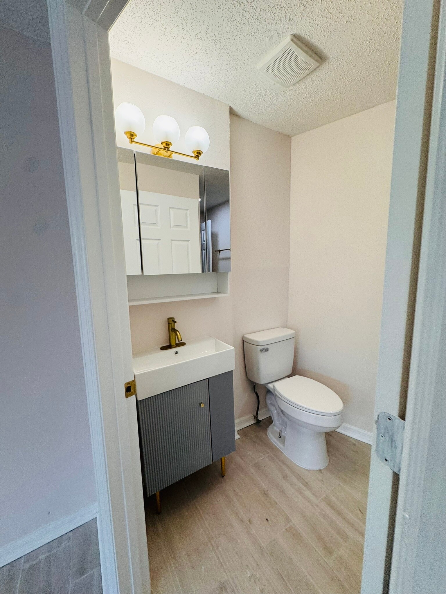 Building Photo - 6650 Pinnochio Dr