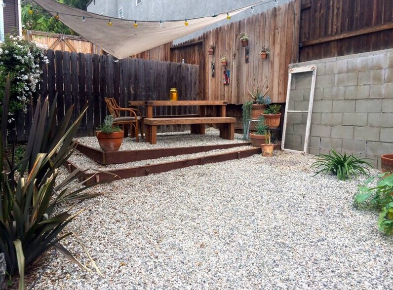 Private patio. Furniture and canopy not included - 1917 1/2 Preston Ave