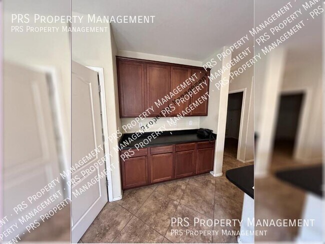 Building Photo - 2747 E Clifton Ave