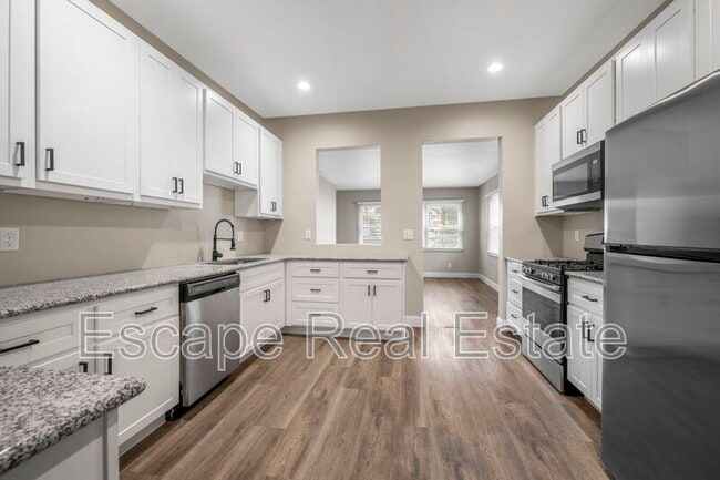 Primary Photo - 5834 Victoria Ave