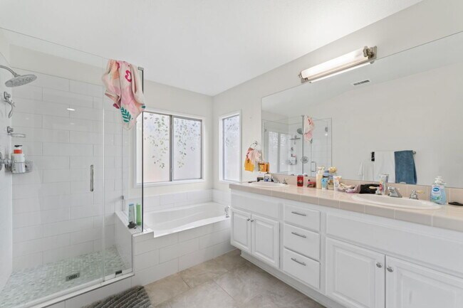 Building Photo - "Charming 4-Bedroom Santa Clarita Home with Fireplace – Spacious 2,623 Sq. Ft. Retreat!"