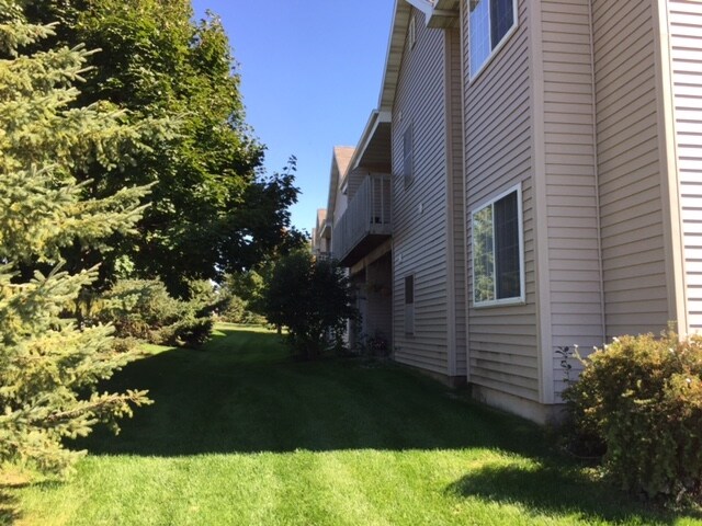 Building Photo - Stone Creek Townhomes