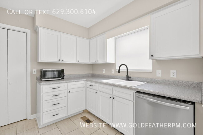 Building Photo - 2901 High Rigger Dr