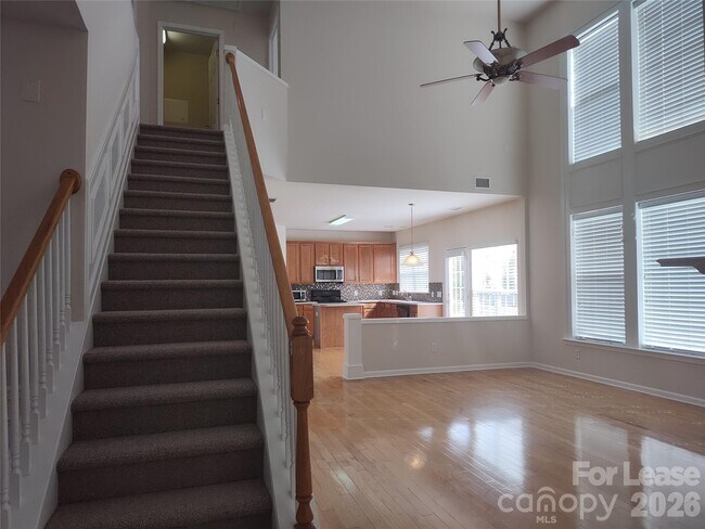Building Photo - 10804 Fountaingrove Dr