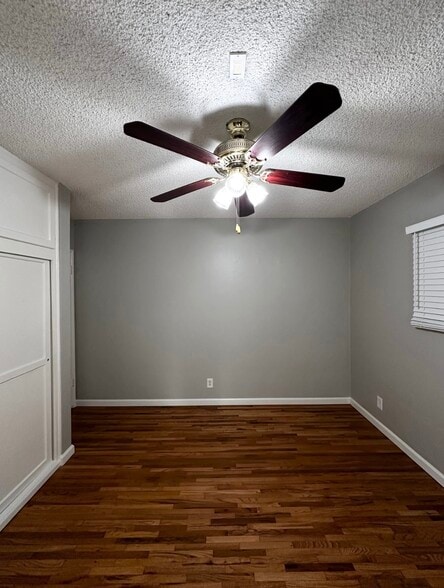 Building Photo - 4706 Vantage Ave