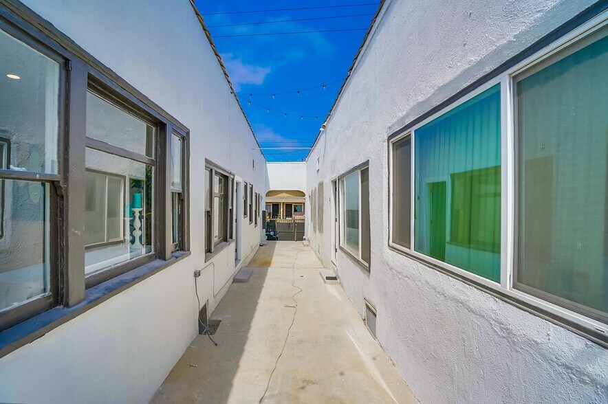 Building Photo - 1208 Daisy Ave