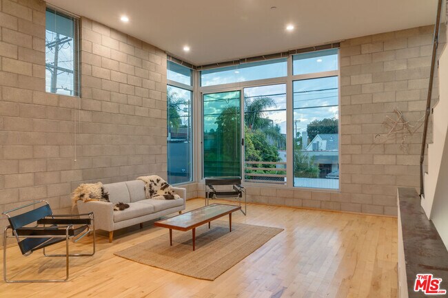 Building Photo - 717 Highland Ave