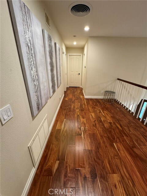 Building Photo - 6 Lakeridge